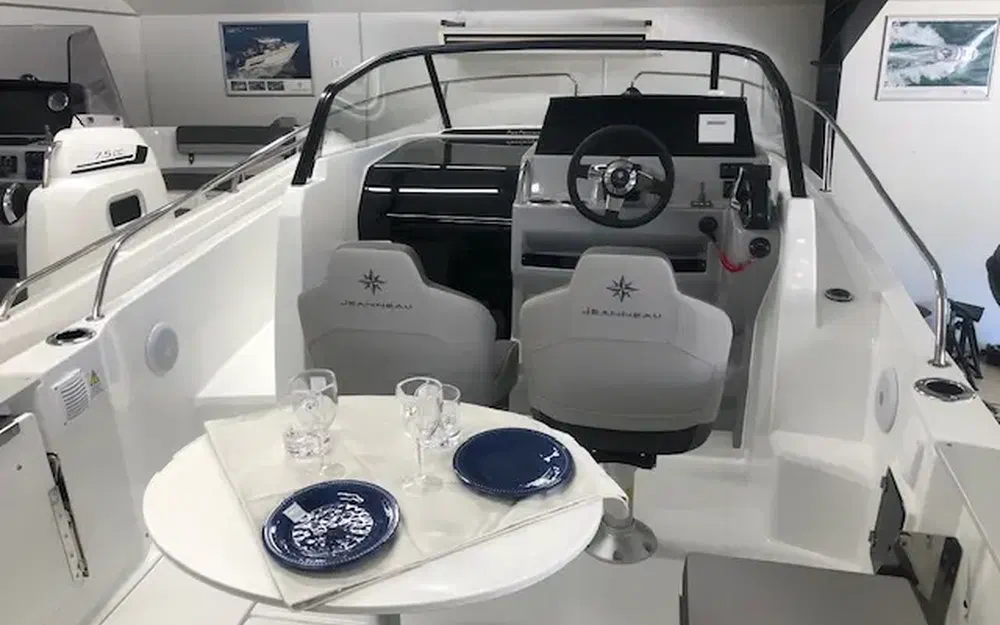 slider 1 Jeanneau Cap Camarat 7.5 WA