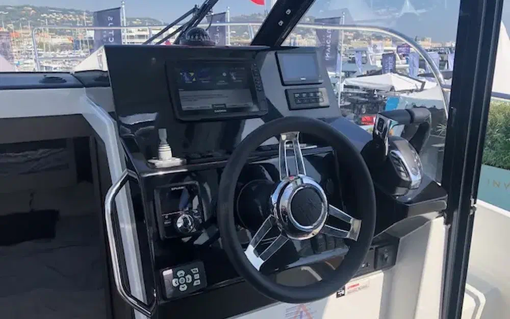 slider 6 Jeanneau Merry Fisher 895