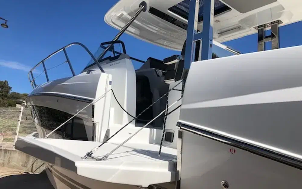 slider 1 Jeanneau Cap Camarat 10.5 WACap Camarat 10.5 Wa Serie 2