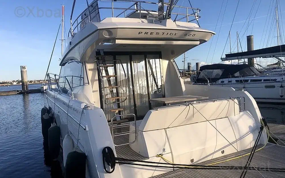slider 2 Prestige Yachts 420 Fly