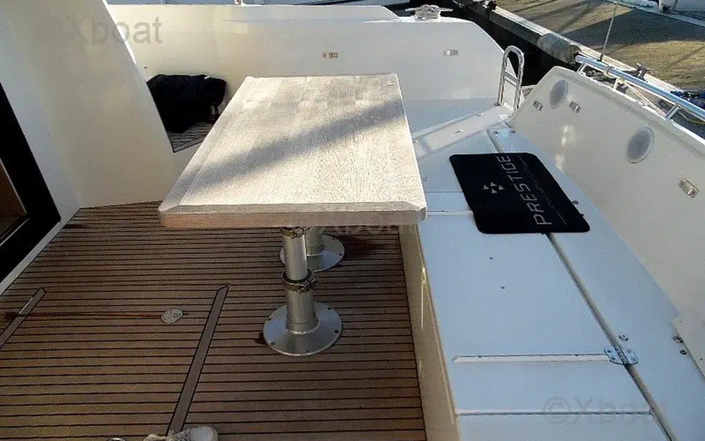 slider 8 Prestige Yachts 420 Fly