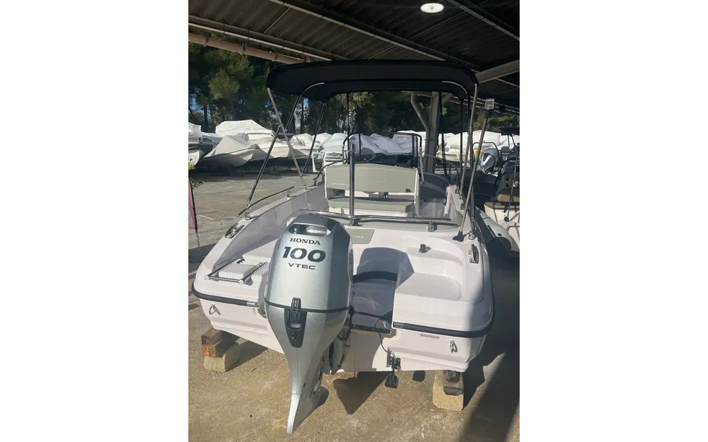 slider 1 Ranieri Voyager 19 S