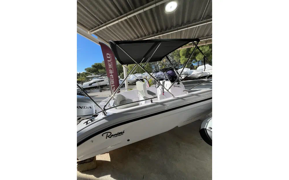 slider 2 Ranieri Voyager 19 S