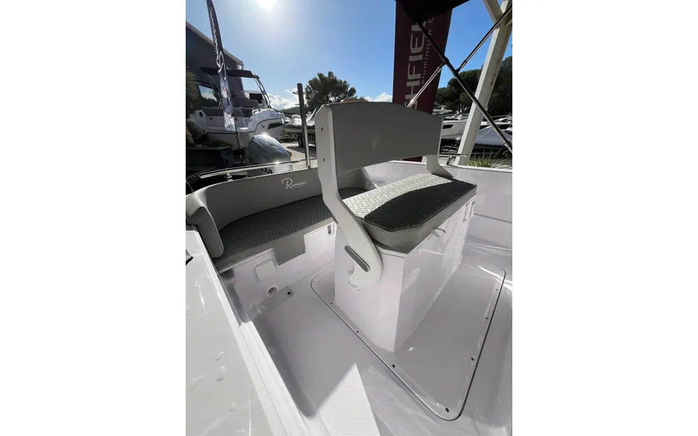 slider 7 Ranieri Voyager 19 S