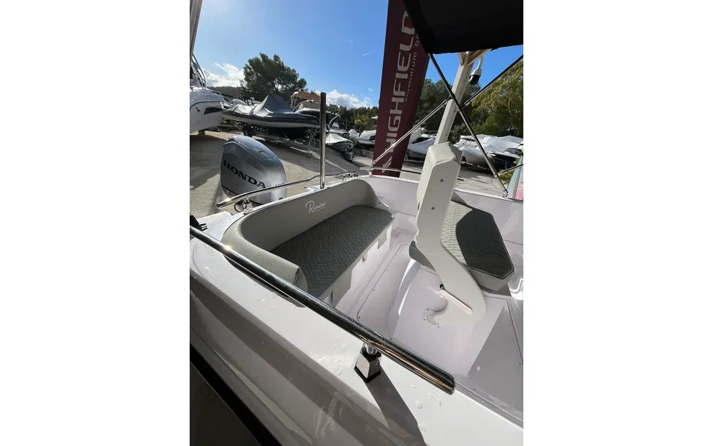 slider 8 Ranieri Voyager 19 S