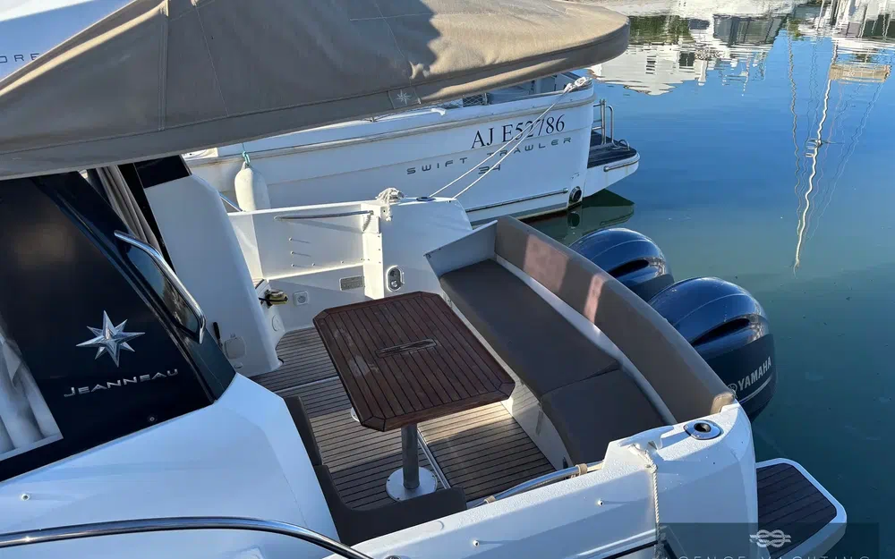 slider 7 Jeanneau Merry Fisher 855
