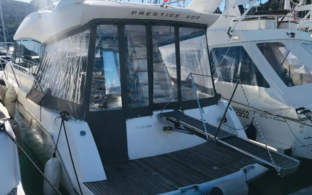 slider 2 Prestige Yachts Prestige 400 Fly