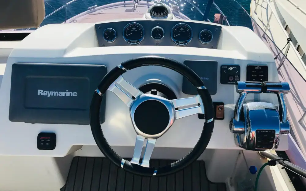 slider 4 Prestige Yachts Prestige 400 Fly