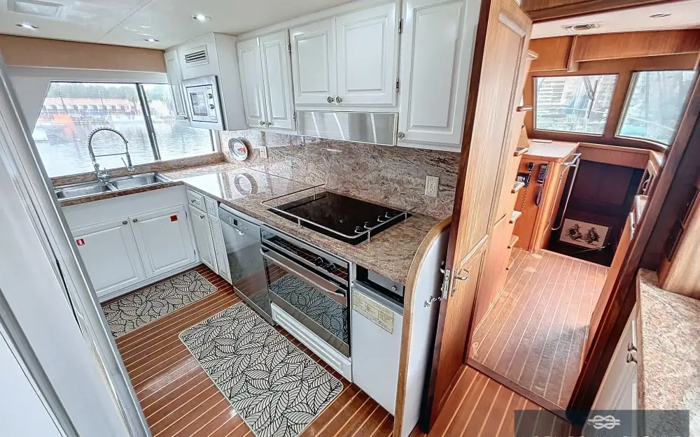 slider 33 Hatteras  85