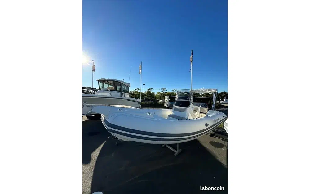 slider 4 Capelli Tempest 700