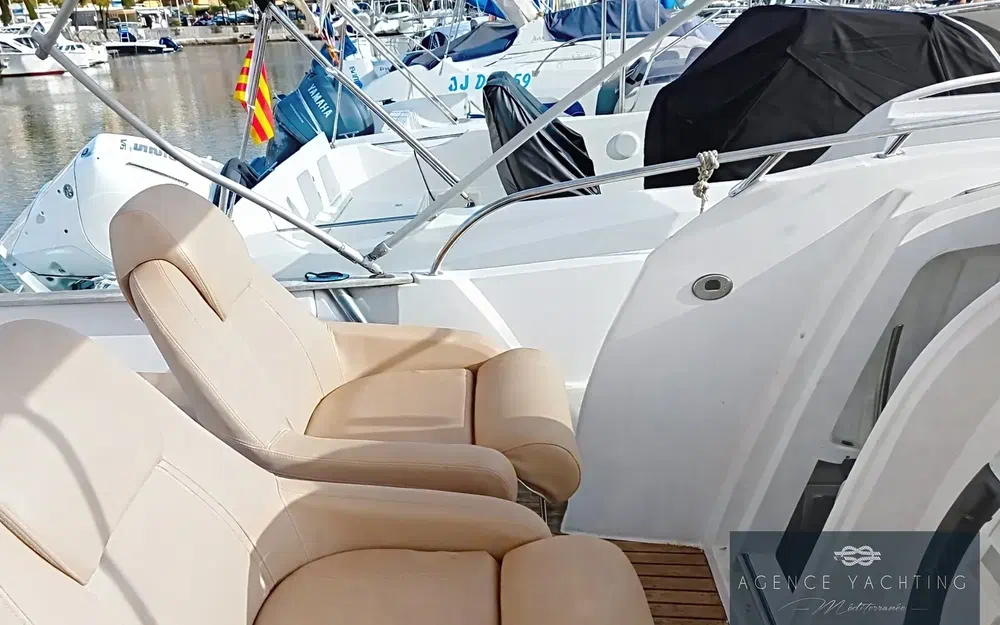 slider 9 Jeanneau Cap Camarat 7.5 WA