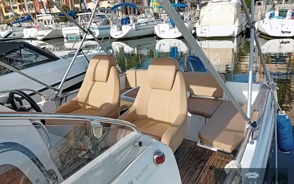 slider 5 Jeanneau Cap Camarat 7.5 WA