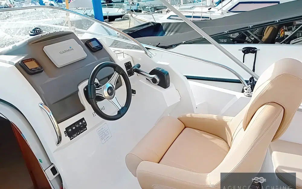 slider 6 Jeanneau Cap Camarat 7.5 WA