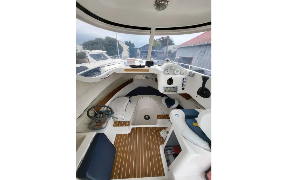 slider 6 Quicksilver  640 Pilothouse