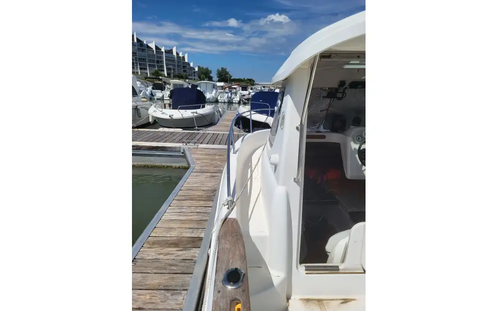 slider 5 Quicksilver  640 Pilothouse