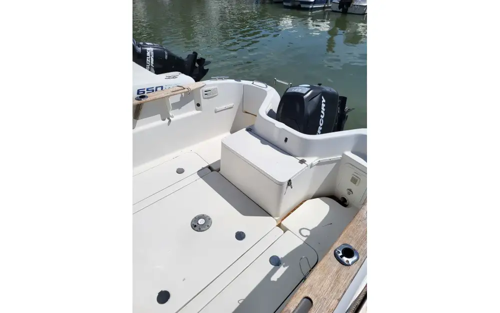 slider 8 Quicksilver  640 Pilothouse