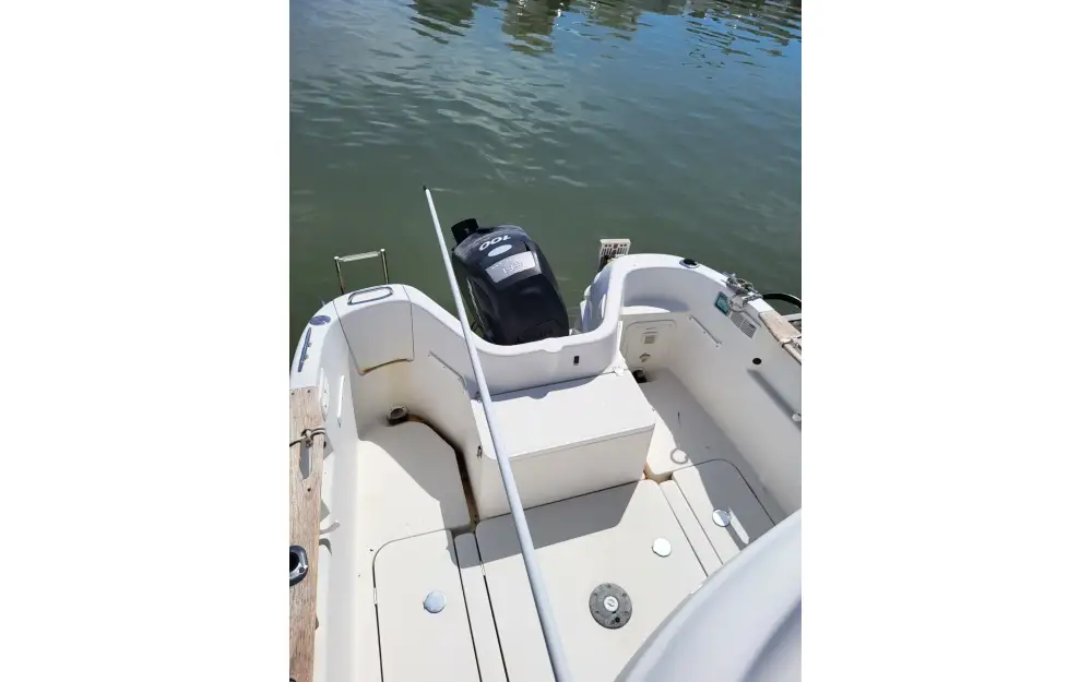 slider 9 Quicksilver  640 Pilothouse