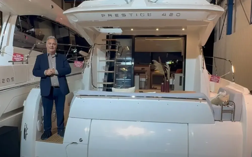 slider 1 Prestige Yachts Prestige 420 Fly