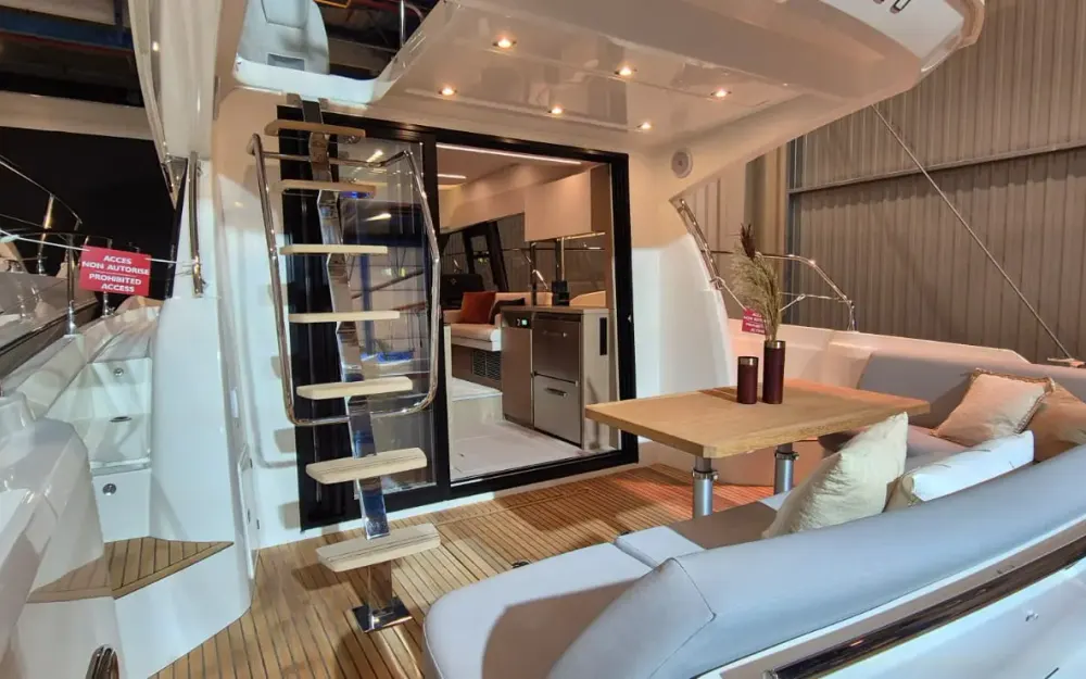 slider 2 Prestige Yachts Prestige 420 Fly