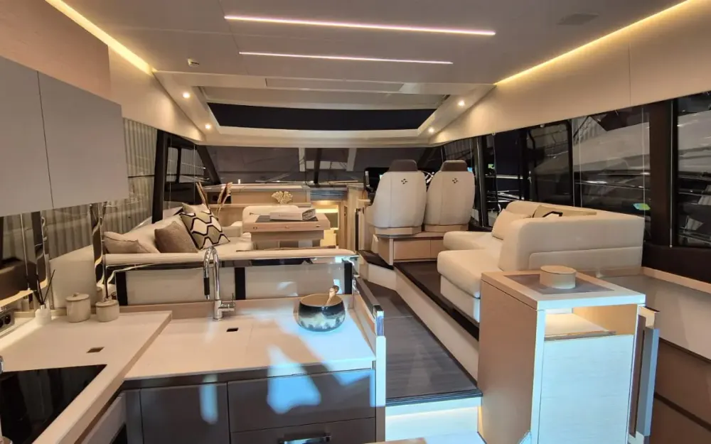 slider 3 Prestige Yachts Prestige 420 Fly