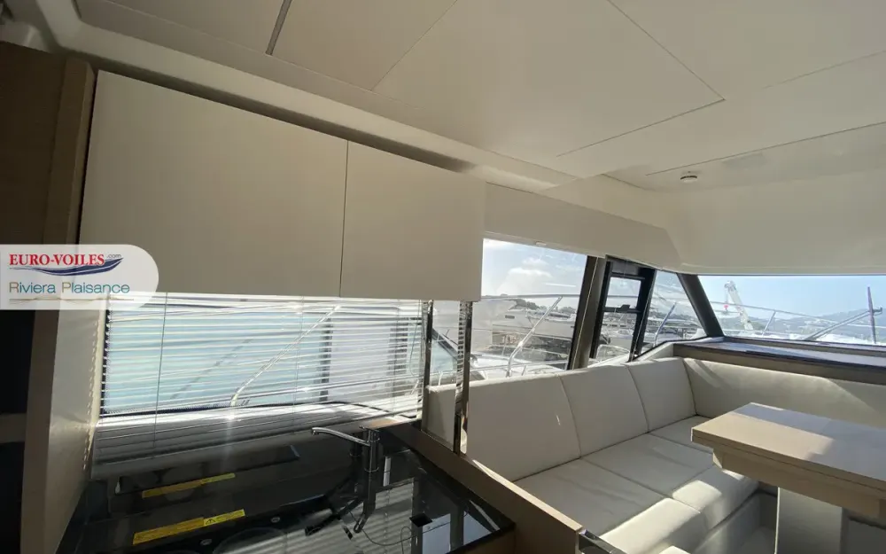 slider 5 Prestige Yachts Prestige 420 Fly