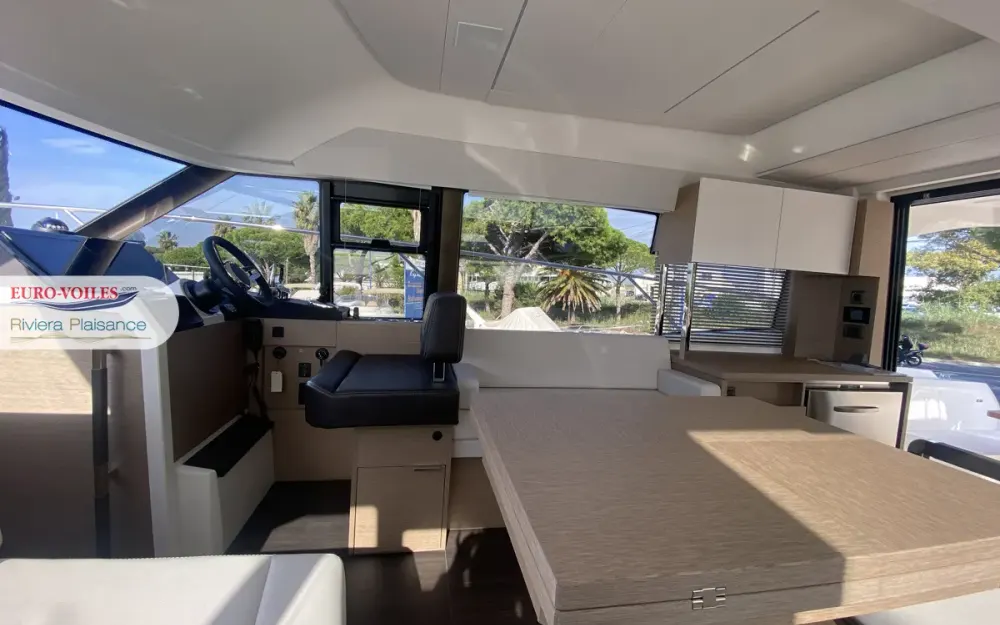 slider 6 Prestige Yachts Prestige 420 Fly