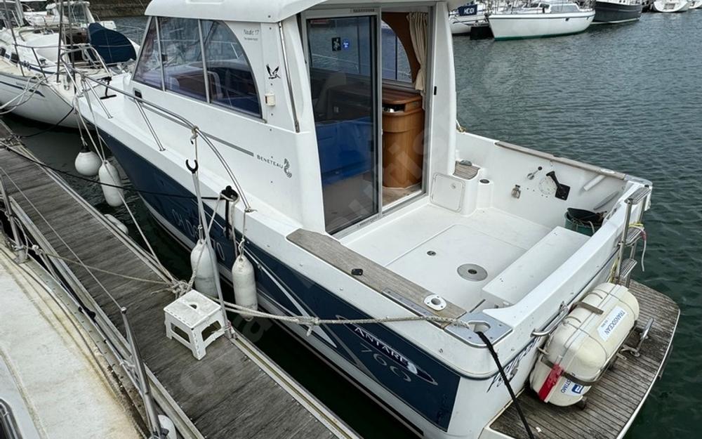 slider 1 Beneteau Antares 760