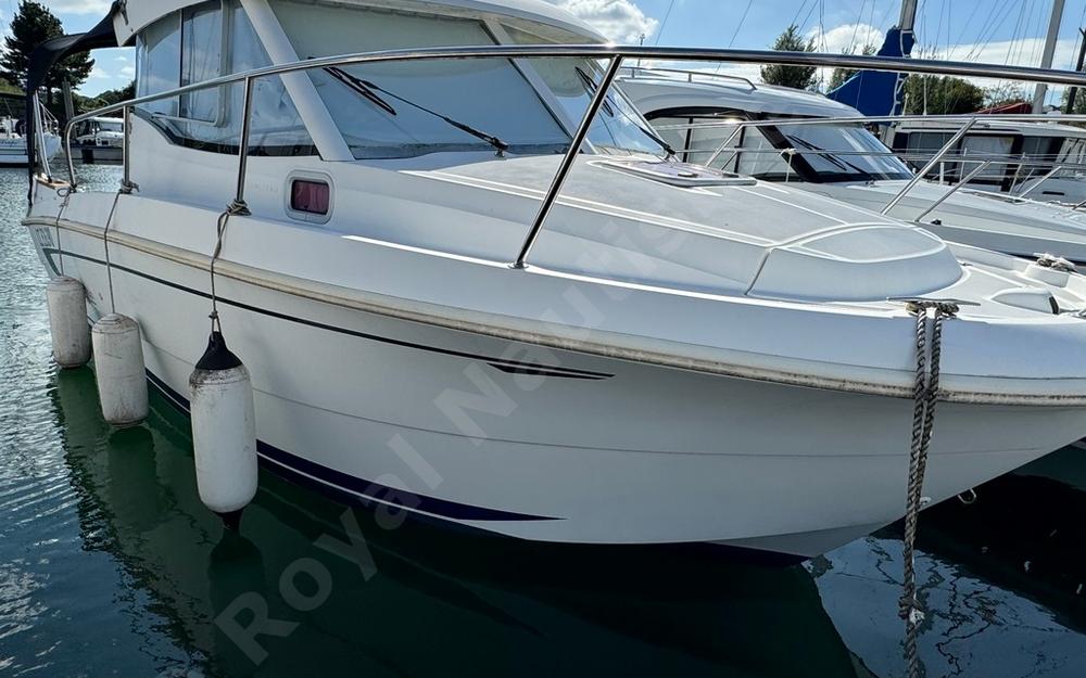 slider 3 Beneteau Antares 750 HB