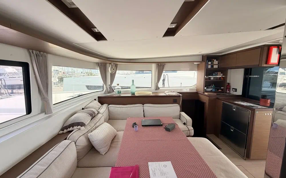 slider 12 Lagoon 46