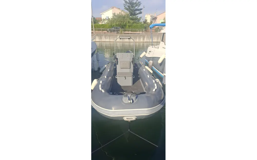 slider 10 3D Tender Stealth RIB 550