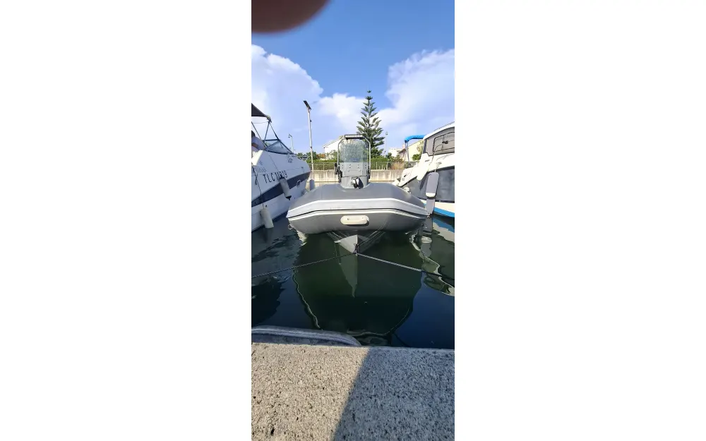 slider 12 3D Tender Stealth RIB 550