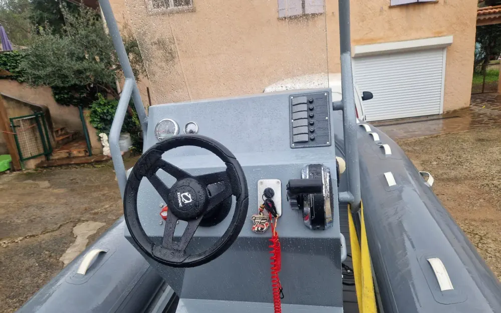 slider 17 3D Tender Stealth RIB 550