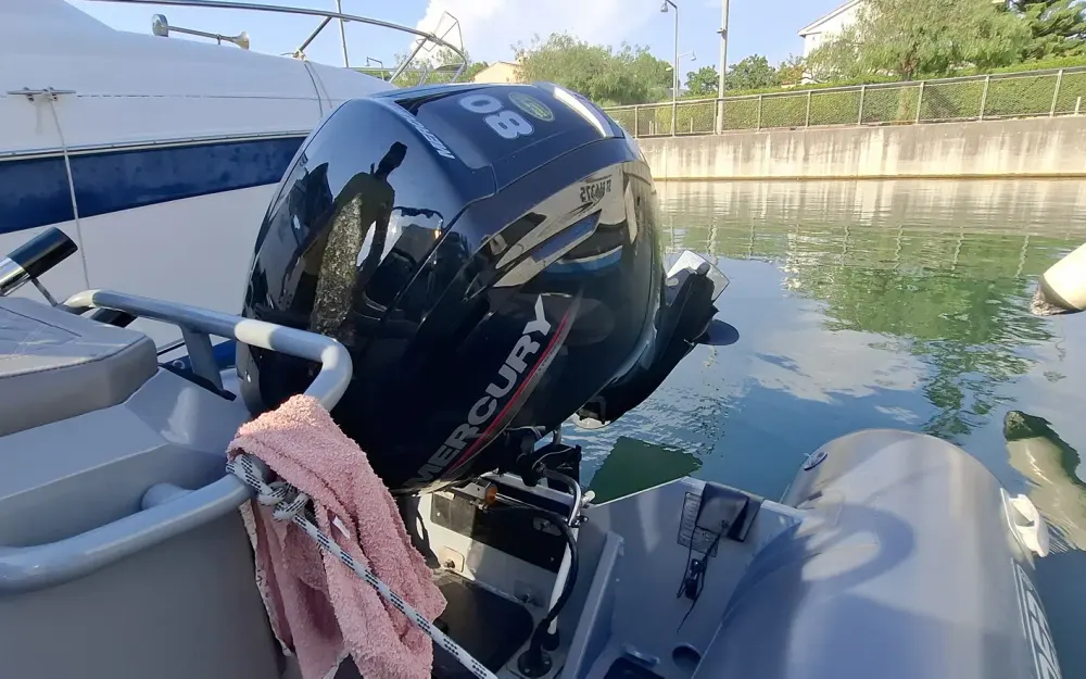 slider 3 3D Tender Stealth RIB 550