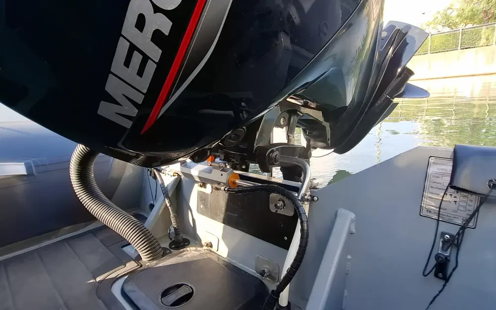 slider 4 3D Tender Stealth RIB 550