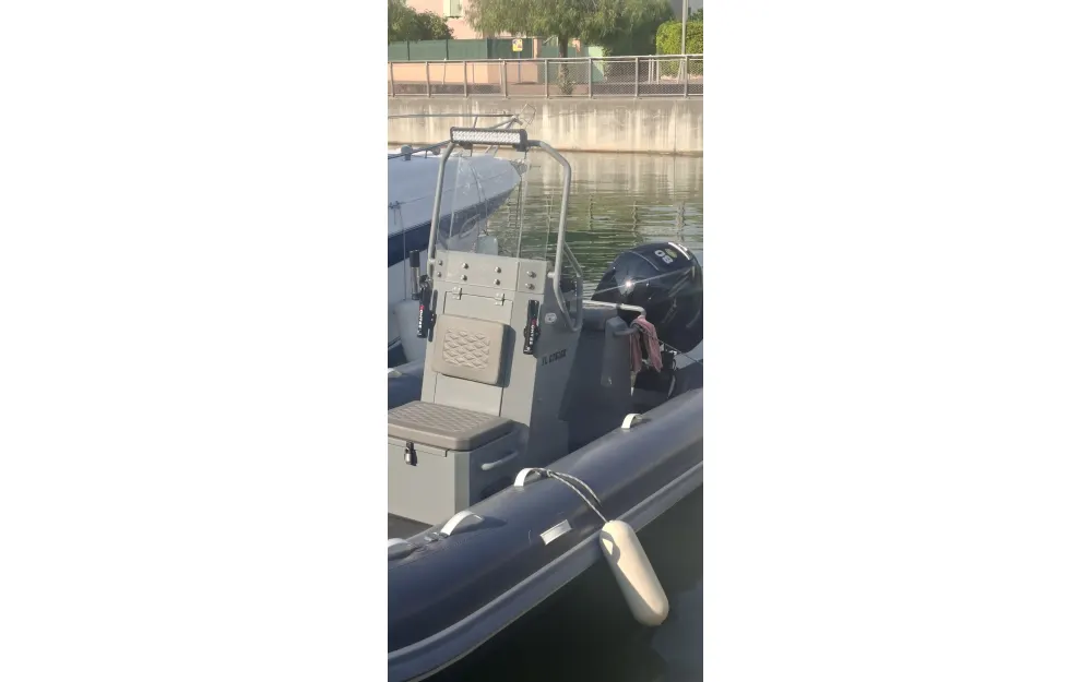 slider 7 3D Tender Stealth RIB 550