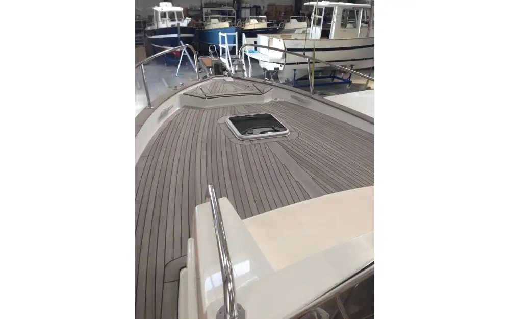 slider 11 Rhea  750 Open
