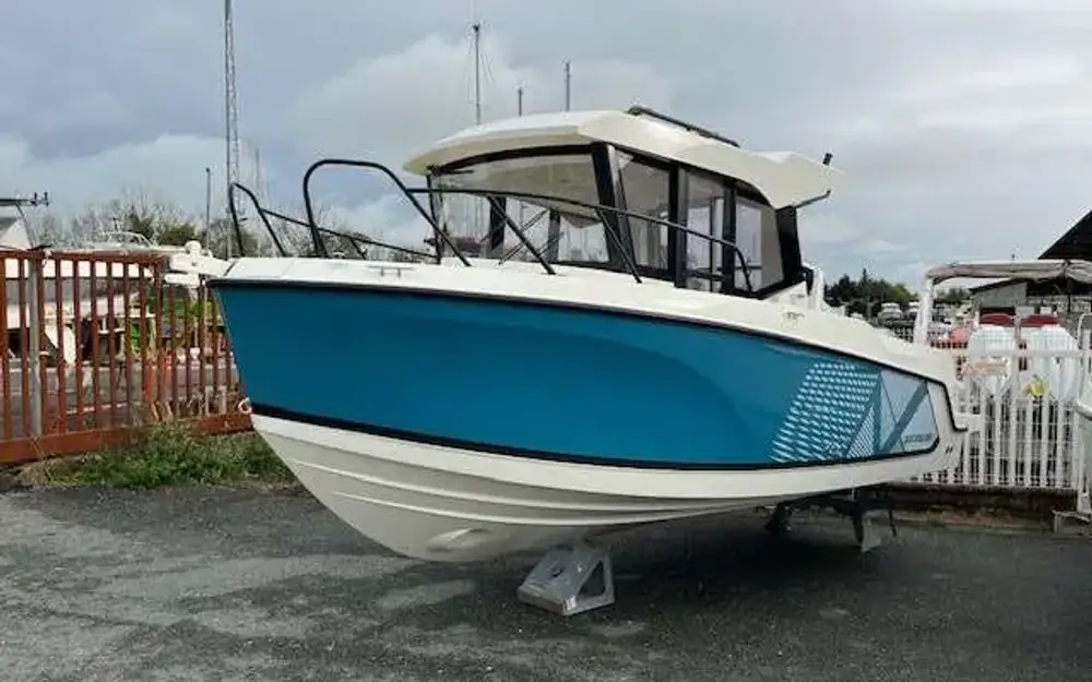slider 3 Quicksilver Activ 705 Pilothouse