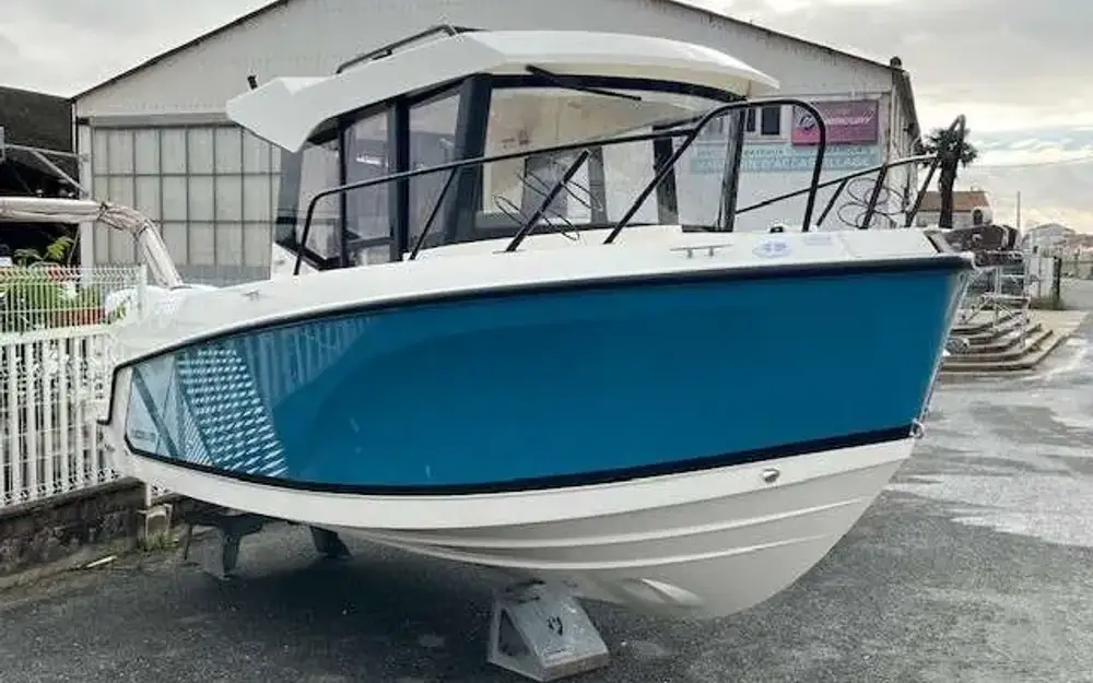 slider 4 Quicksilver Activ 705 Pilothouse