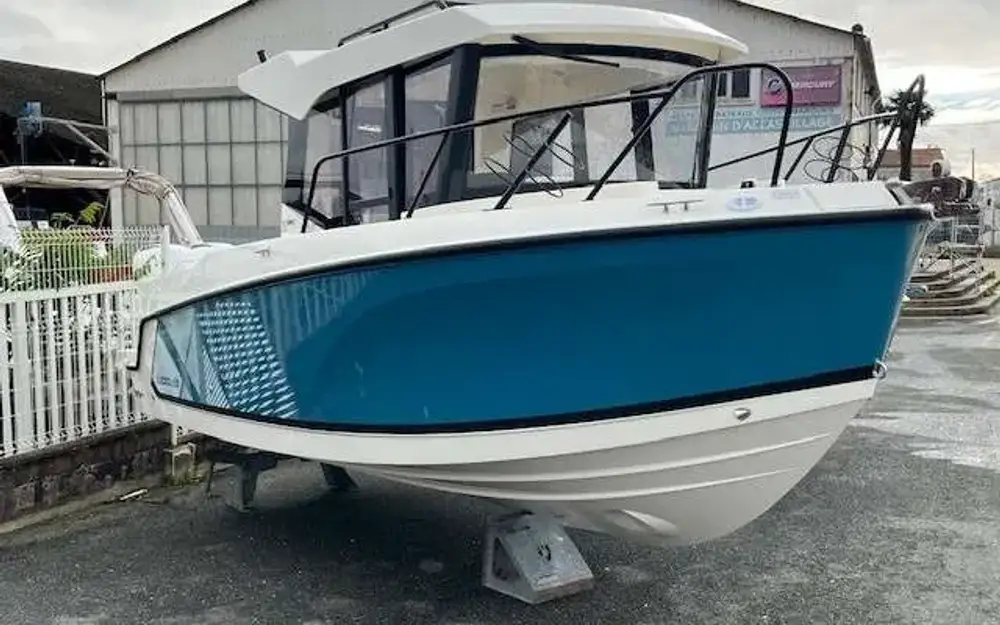slider 5 Quicksilver Activ 705 Pilothouse