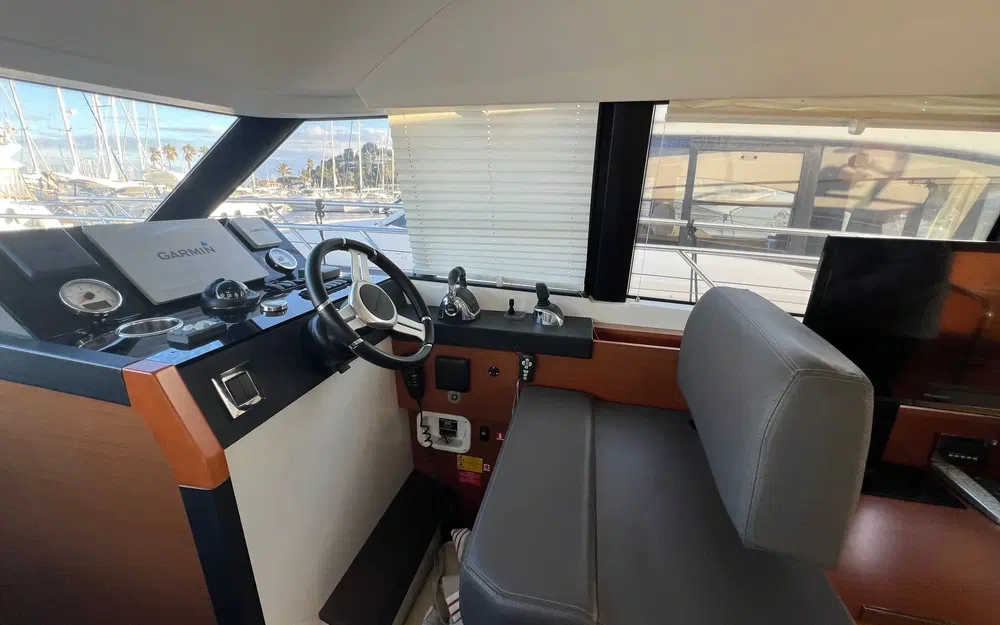 slider 13 Prestige Yachts 420 Fly