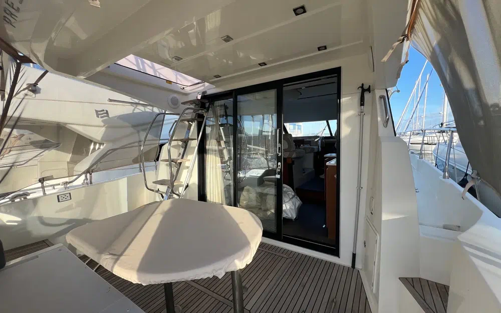 slider 2 Prestige Yachts 420 Fly
