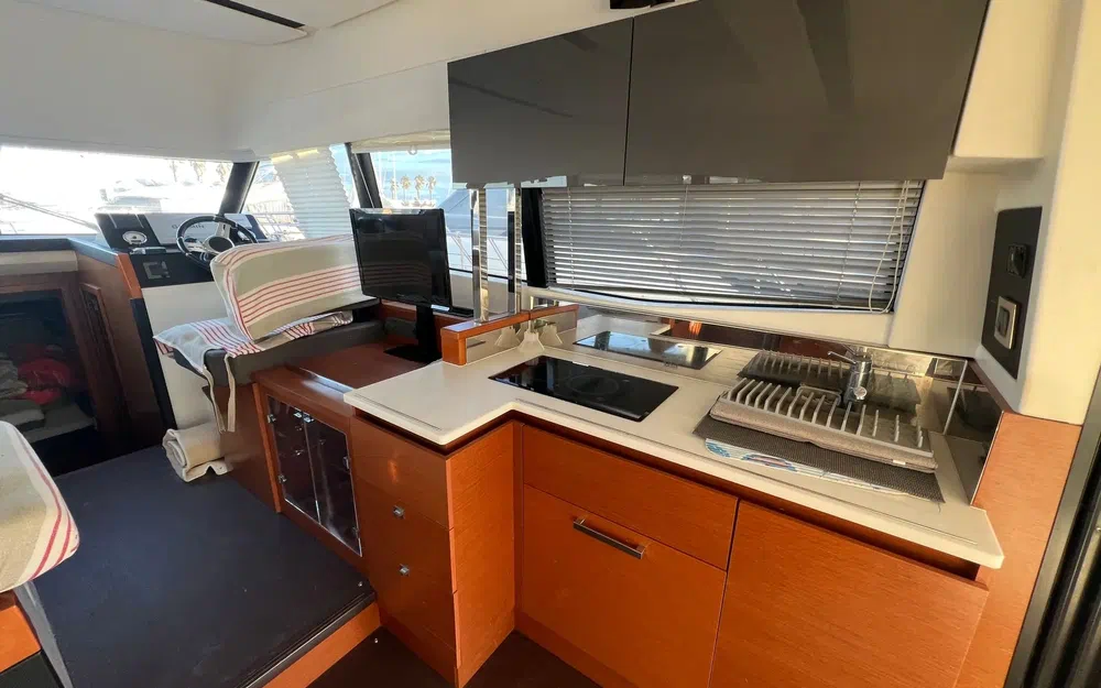 slider 6 Prestige Yachts 420 Fly