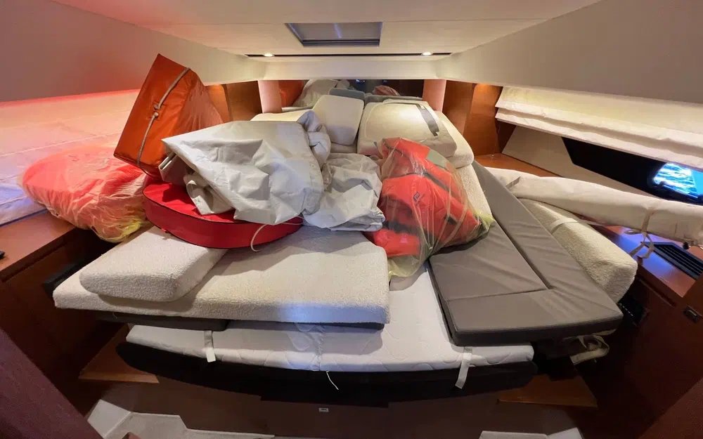 slider 8 Prestige Yachts 420 Fly