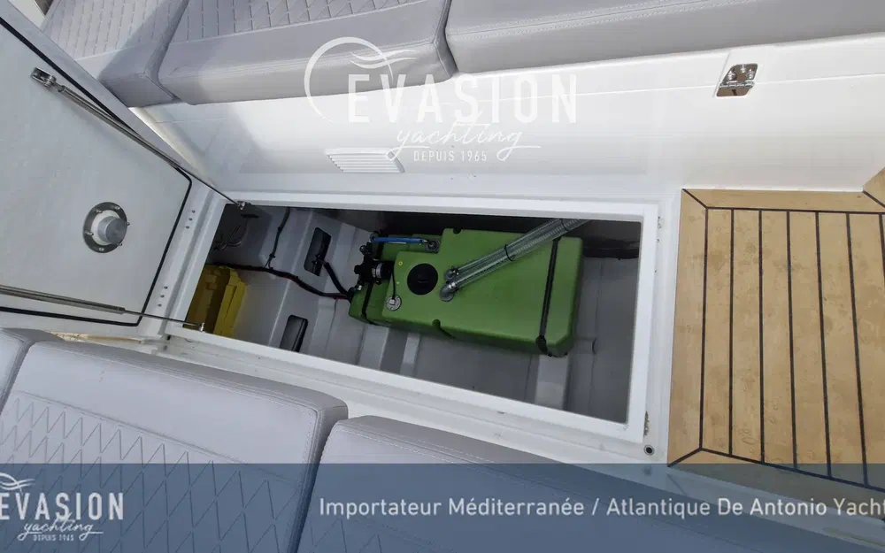 slider 13 De Antonio Yachts D32 Open