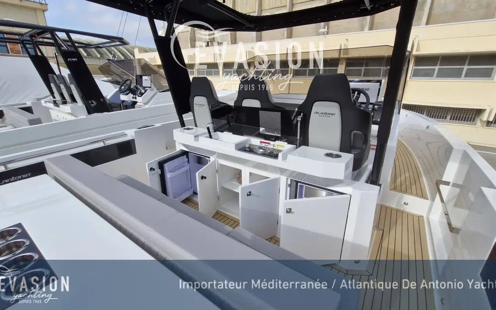 slider 16 De Antonio Yachts D32 Open