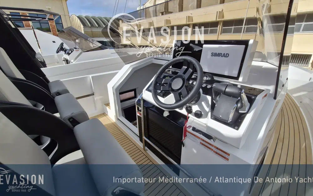 slider 17 De Antonio Yachts D32 Open