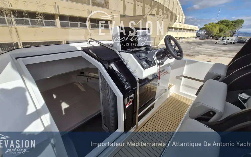 slider 18 De Antonio Yachts D32 Open