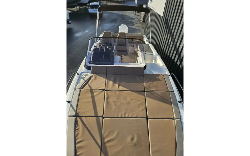 slider 11 Quicksilver Activ 755 Sundeck