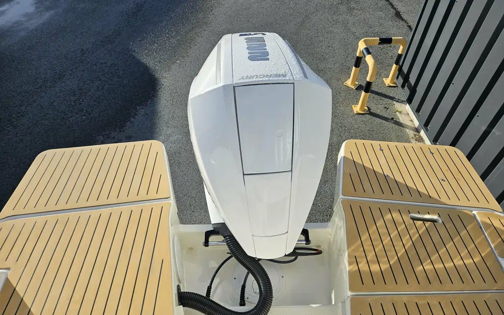 slider 1 Quicksilver Activ 755 Sundeck