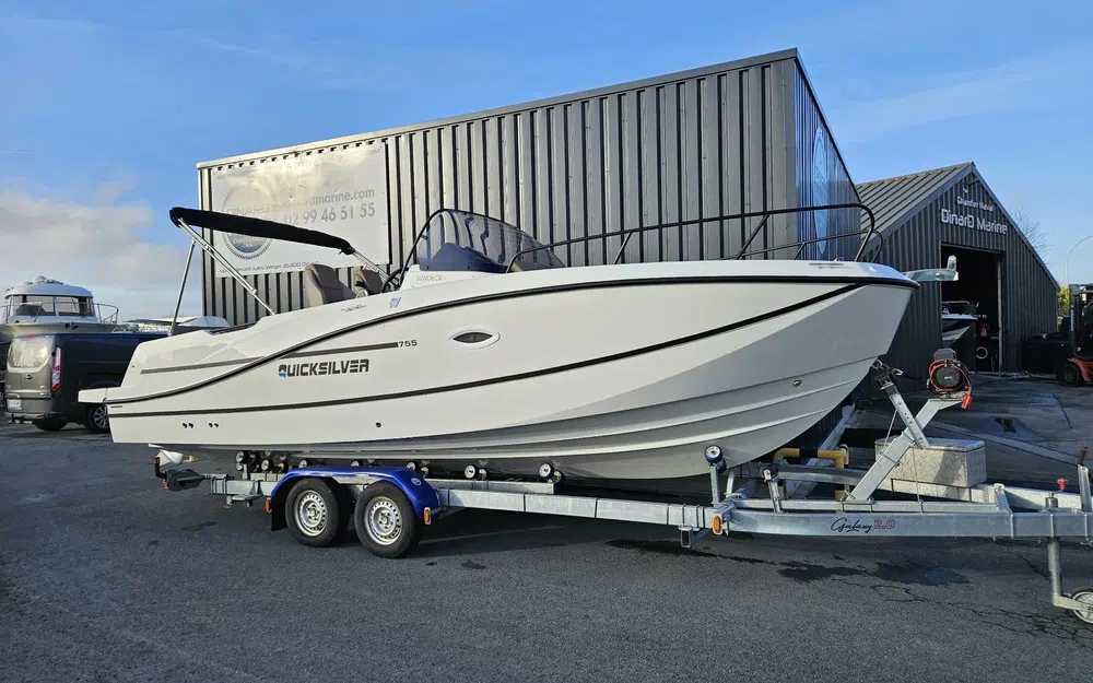 slider 19 Quicksilver Activ 755 Sundeck